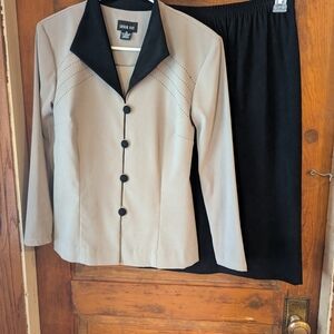 Vintage Leslie Fay Tan and Black Blazer